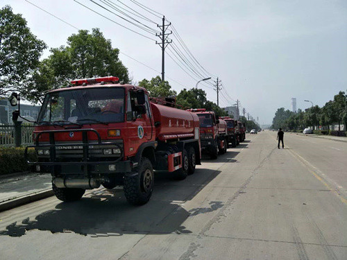 東(dōng)風(fēng)六驅12噸森(sēn)林(lín)消防車(chē)