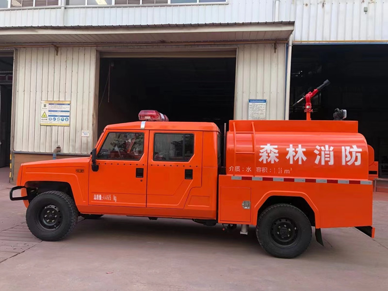 勇士1.5噸雙排供水(shuǐ)車(chē)