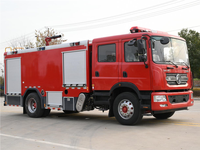 東(dōng)風(fēng)8噸水(shuǐ)罐消防車(chē)