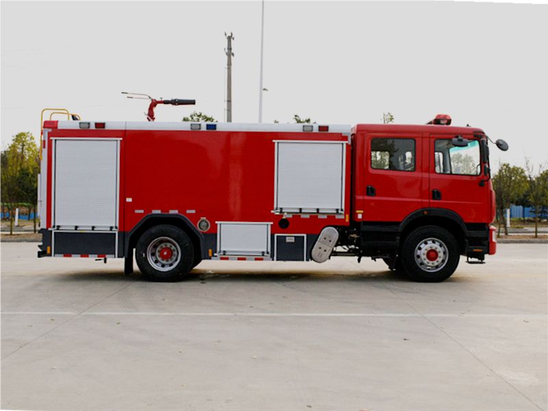 東(dōng)風(fēng)8噸水(shuǐ)罐消防車(chē)