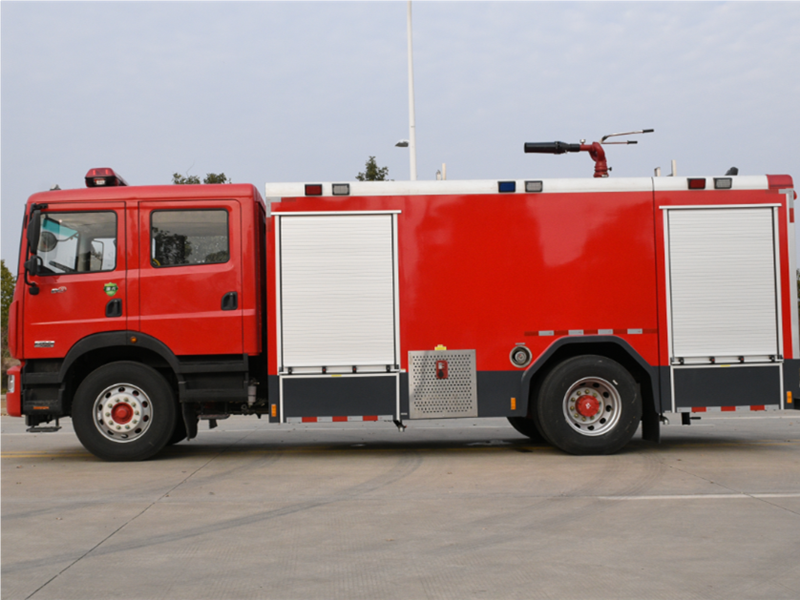 東(dōng)風(fēng)8噸水(shuǐ)罐消防車(chē)