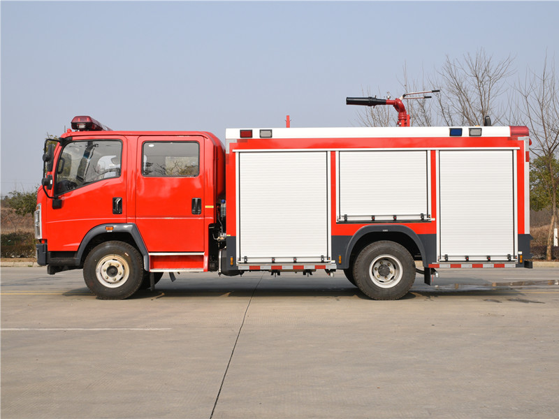 重汽輕卡4噸水(shuǐ)罐消防車(chē)