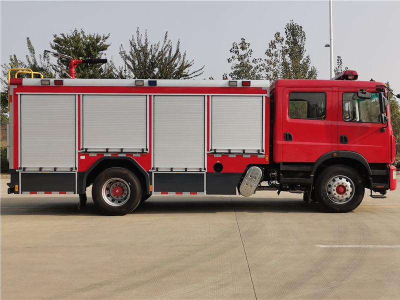 東(dōng)風(fēng)7噸水(shuǐ)罐消防車(chē)