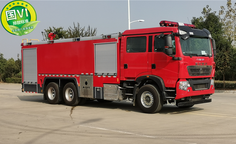 豪沃17噸水(shuǐ)罐消防車(chē)