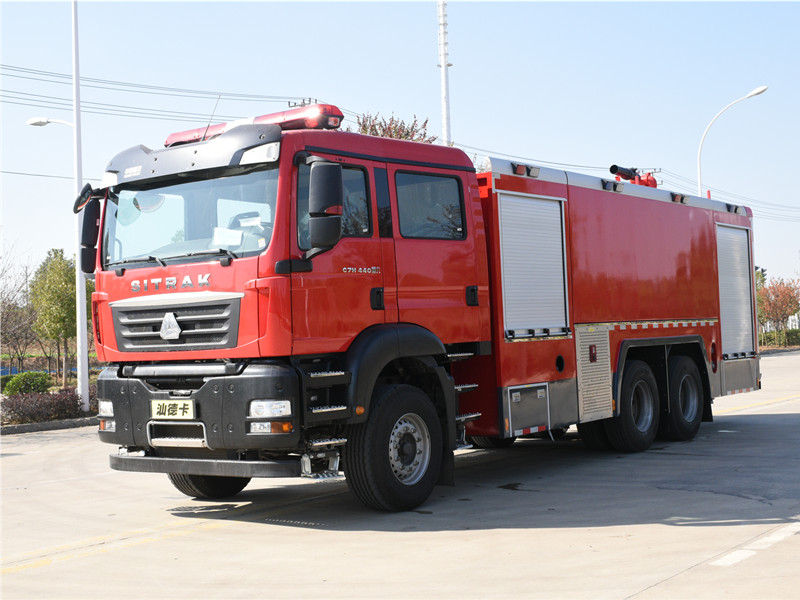 汕德卡15噸水(shuǐ)罐消防車(chē)