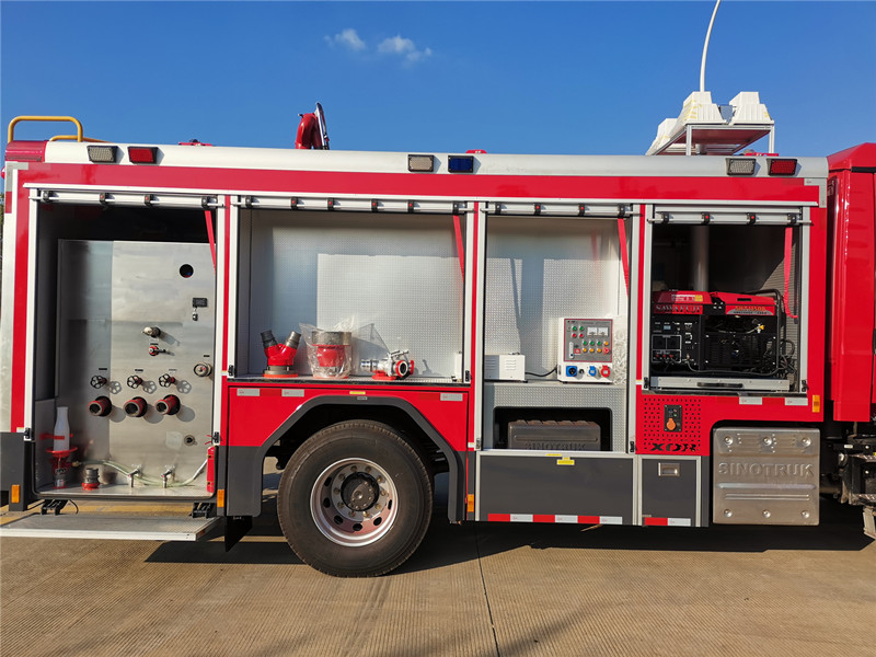 重汽A類泡沫主戰消防車(chē)