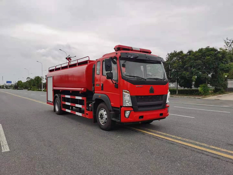 重汽12噸森(sēn)林(lín)供水(shuǐ)車(chē)