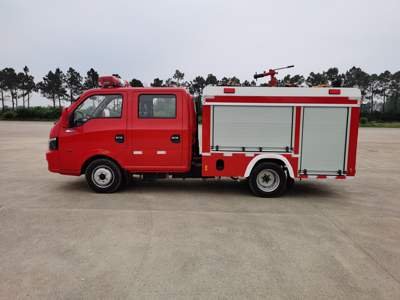 藍(lán)牌1噸水(shuǐ)罐消防車(chē)