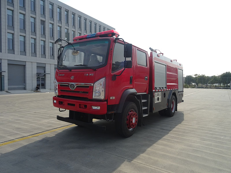 四驅6.3噸水(shuǐ)罐消防車(chē)