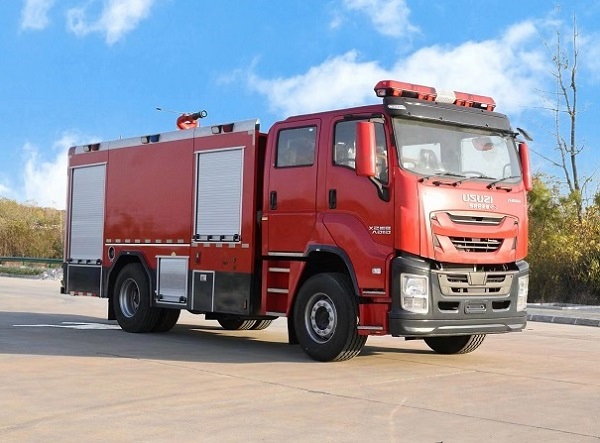 五十鈴8.5噸水(shuǐ)罐消防車(chē)