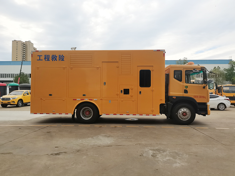 程力牌東(dōng)風(fēng)多(duō)利卡3000方排水(shuǐ)車(chē)（休息室）