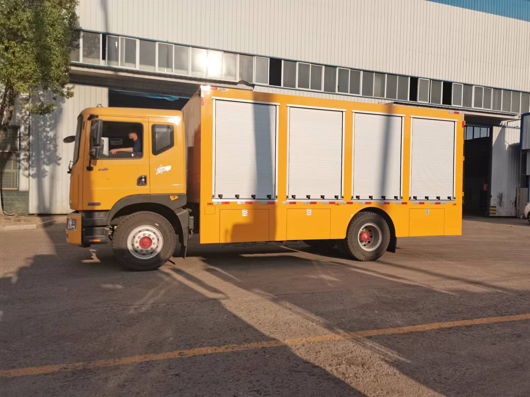 東(dōng)風(fēng)D9裝備車(chē)