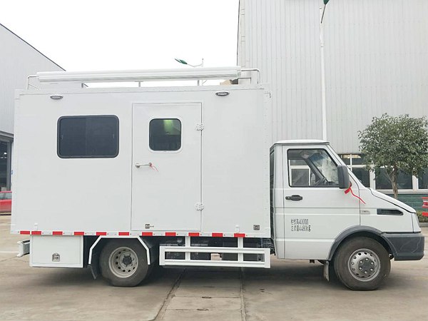 依維柯炊事(shì)車(chē)