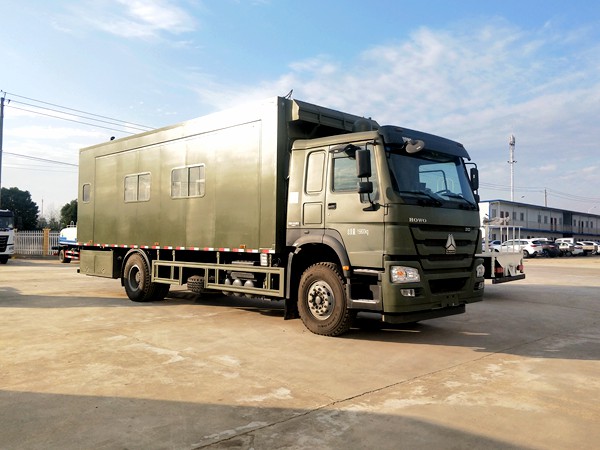 重汽後單橋宿營車(chē)滿足24人(rén)住宿