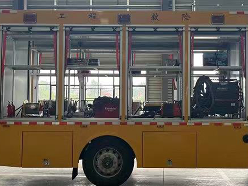 四驅越野工(gōng)具裝備車(chē)