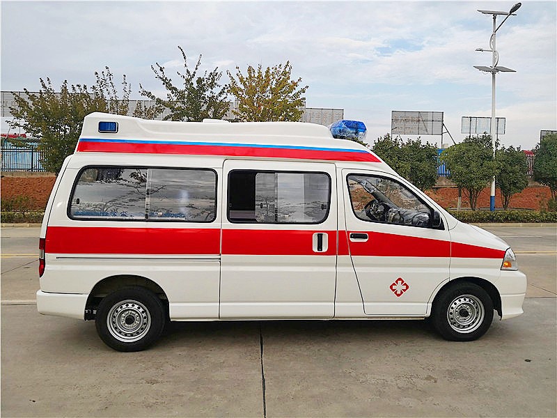 金(jīn)杯新快(kuài)運高(gāo)頂救護車(chē)