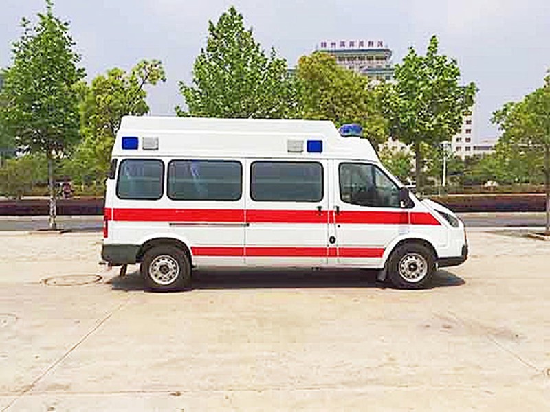 江鈴特順長(cháng)軸高(gāo)頂柴油版救護車(chē)