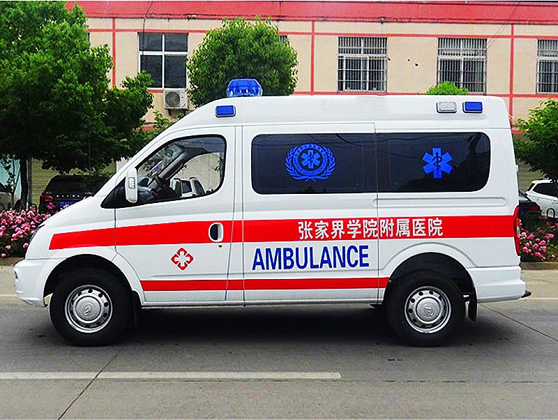 上(shàng)汽大(dà)通(tōng)V80短(duǎn)軸中頂救護車(chē)