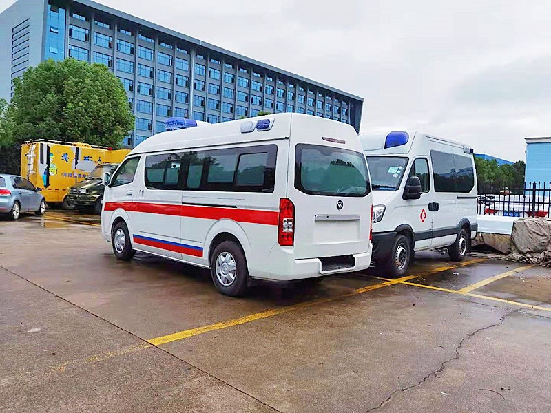 福田G7長(cháng)軸救護車(chē)