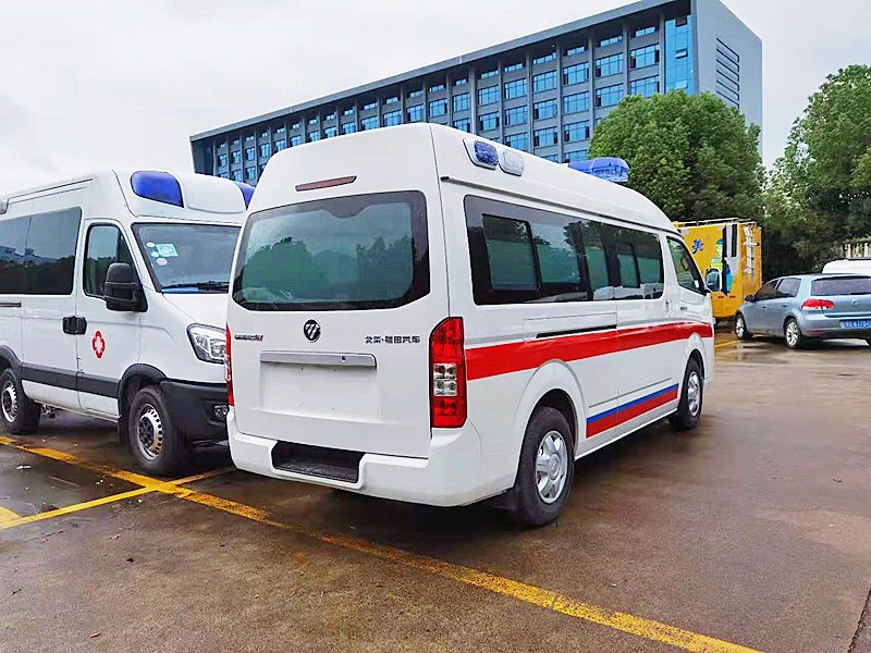 福田G7長(cháng)軸救護車(chē)