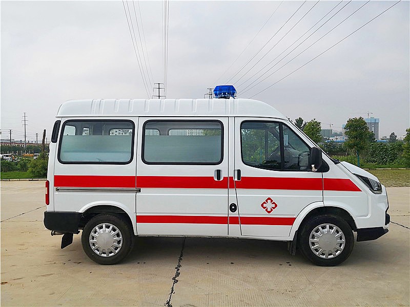 江鈴特順短(duǎn)軸中頂柴油版救護車(chē)
