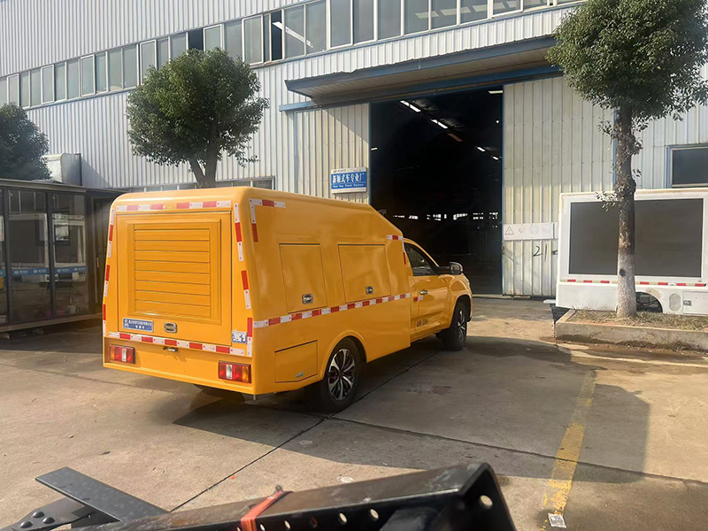 大(dà)通(tōng)100KW電(diàn)源車(chē)