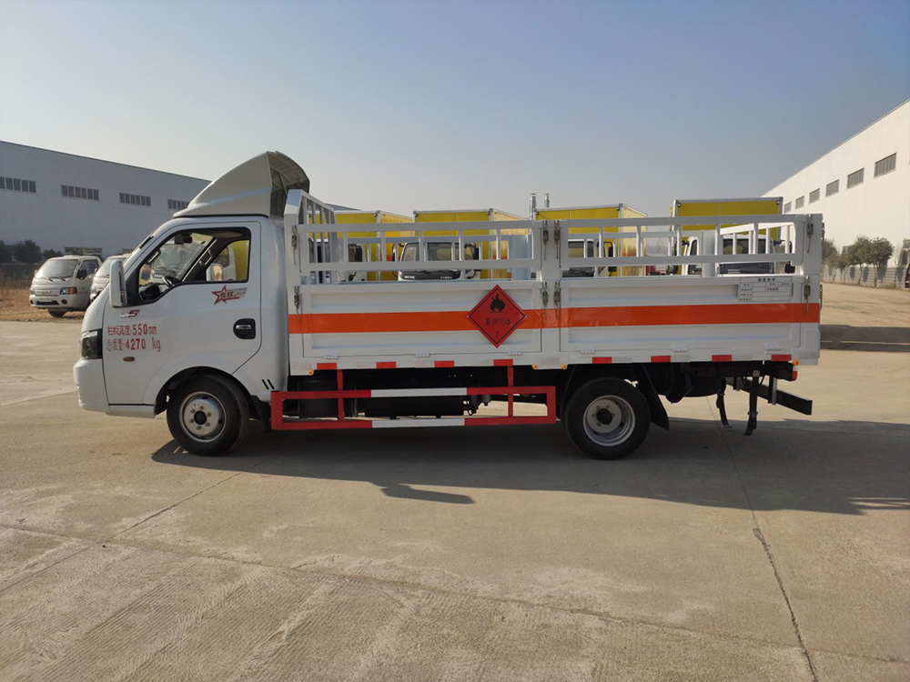 大(dà)途逸柴油4米氣瓶車(chē)