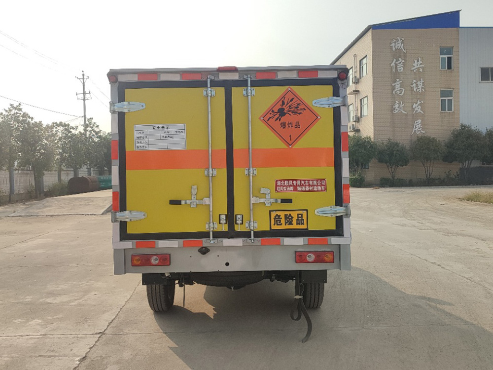 東(dōng)風(fēng)皮卡爆破器(qì)材運輸車(chē)