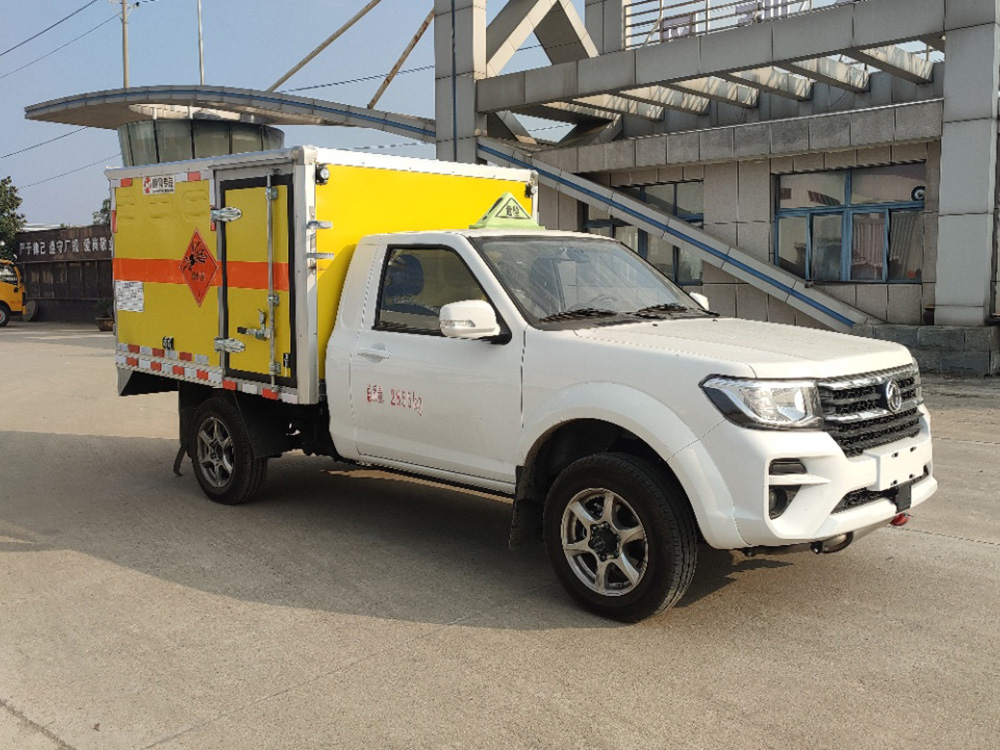 東(dōng)風(fēng)皮卡爆破器(qì)材運輸車(chē)