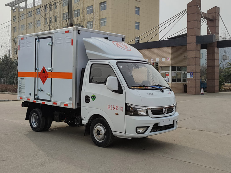 東(dōng)風(fēng)途逸易燃液體(tǐ)（汽油）廂式運輸車(chē)