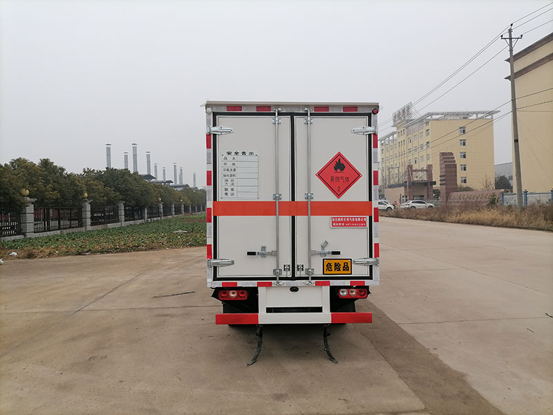躍進柴油危險品廂式車(chē)